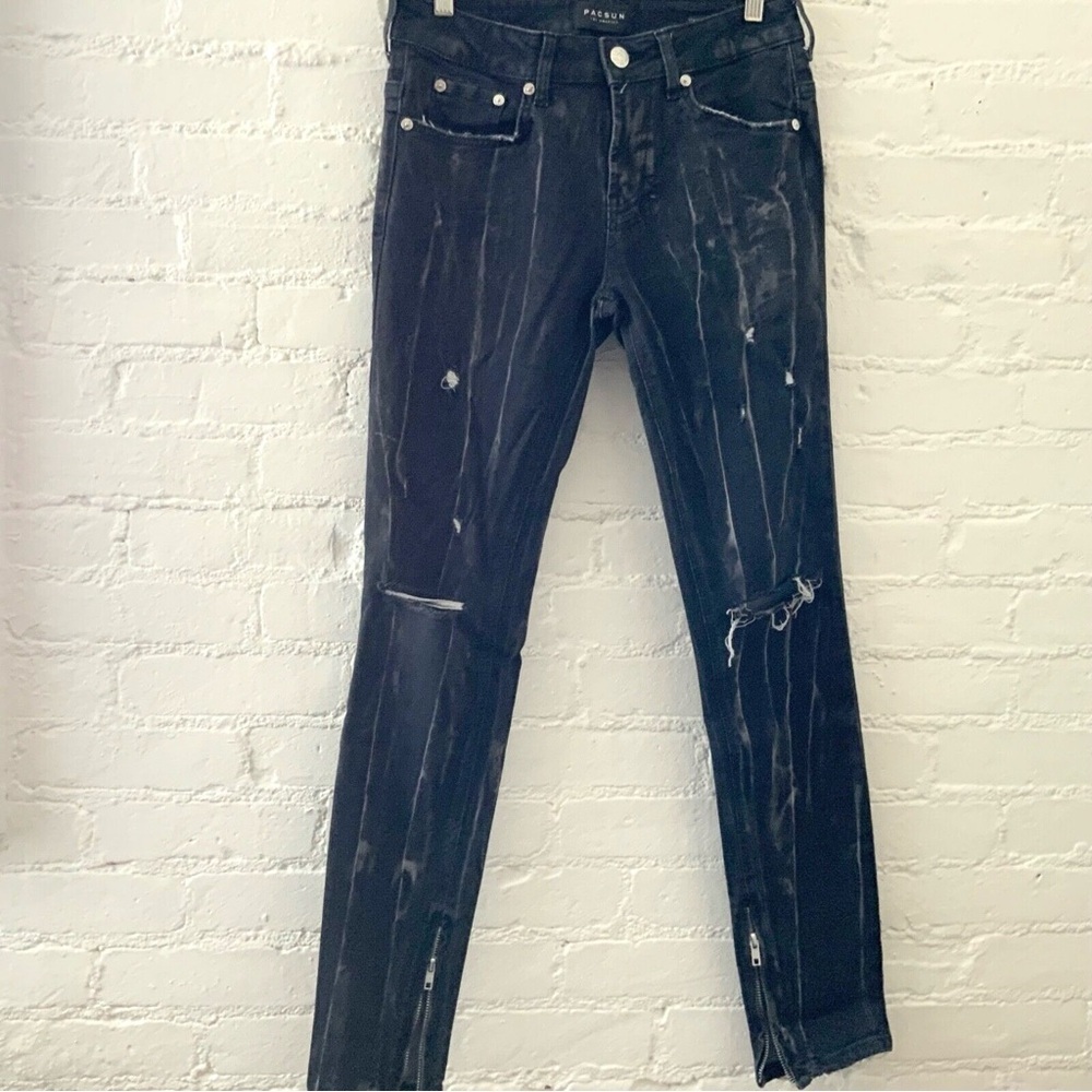 PacSun Y2K Black Distressed Jeans Size 28 Paint Splattered Denim Ankle Zip